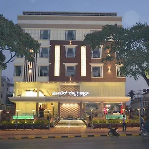 Q ! Star Hotel